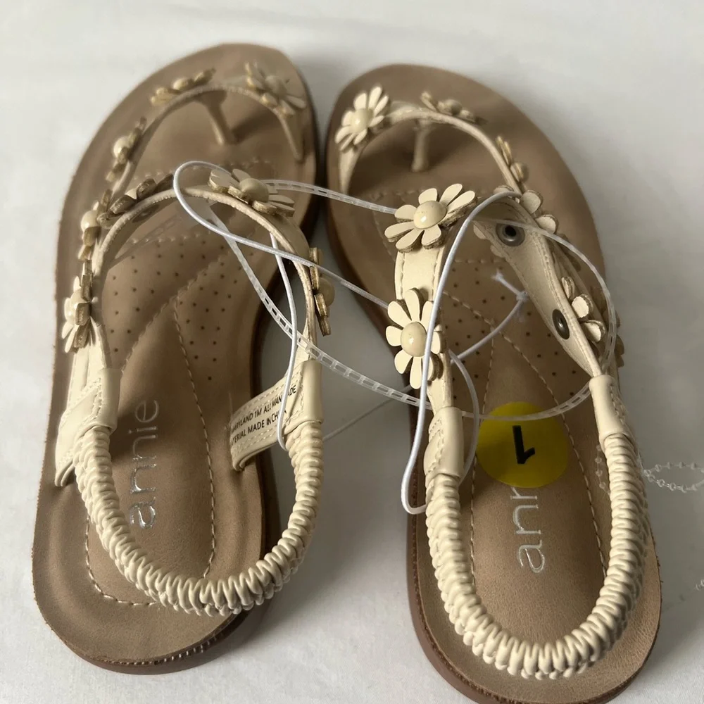 Annie Cream Slippers with Cushioned Comfort, Biege, Size 1,‎ NWOT